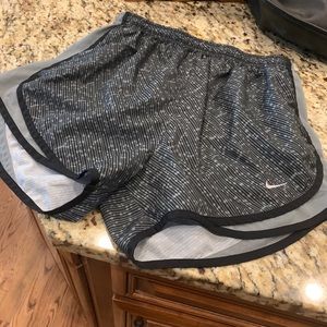 NIKE SHORTS (grey and black detail)
